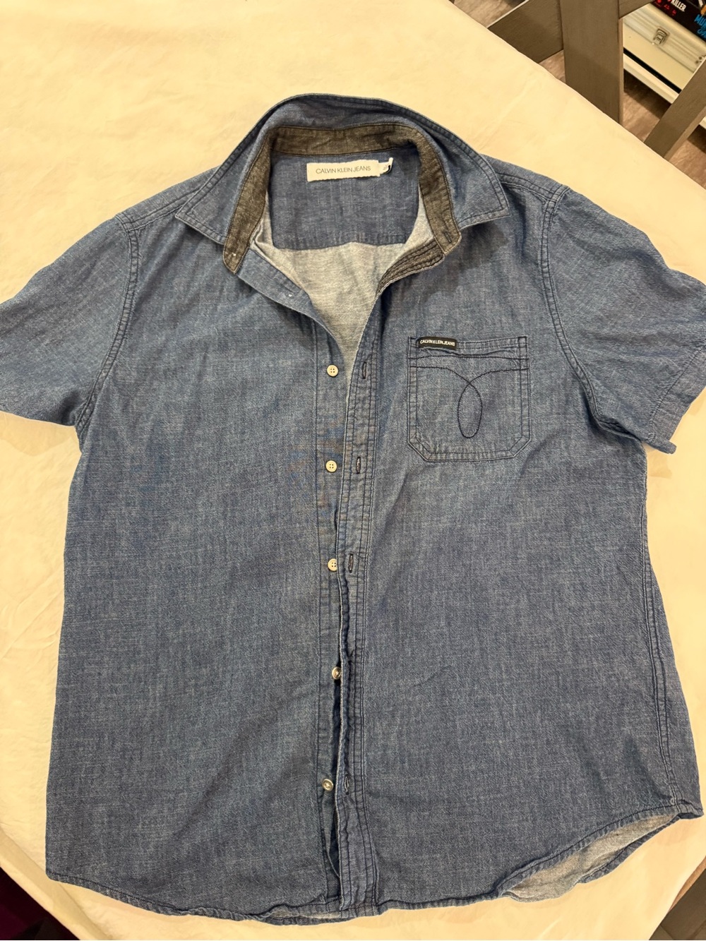 Calvin Klein Jeans Men’s Large Denim Shirt | Short Sleeve Chambray Button Down